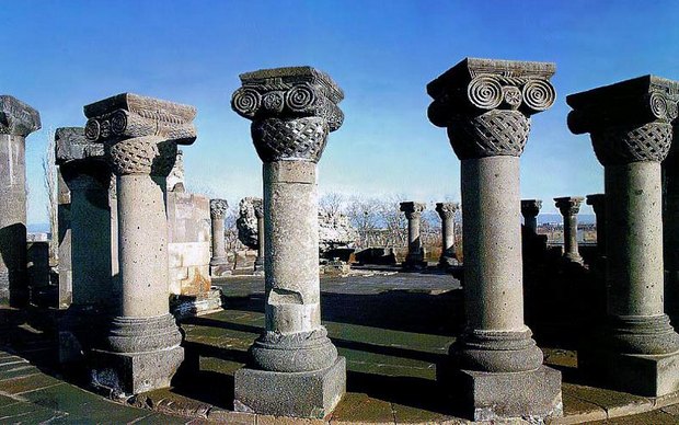 Kolonnyi-hrama-Zvartnots