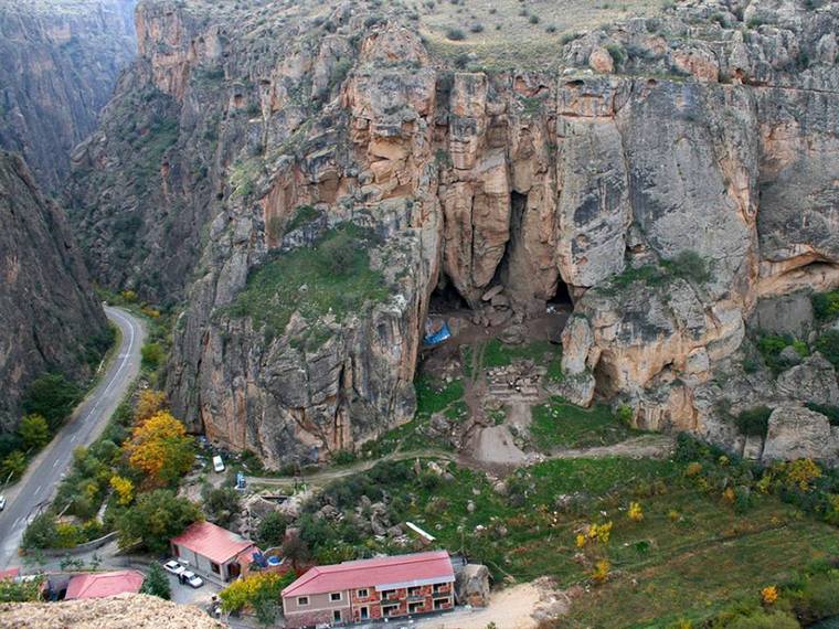 Древняя пещера Арени - Армения - Вне Строк