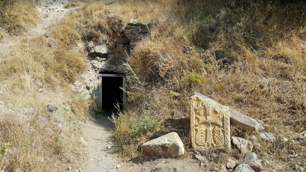 Мартиросский пещерный монастырь XIII века - Затерянный среди скал Вайоц Дзора