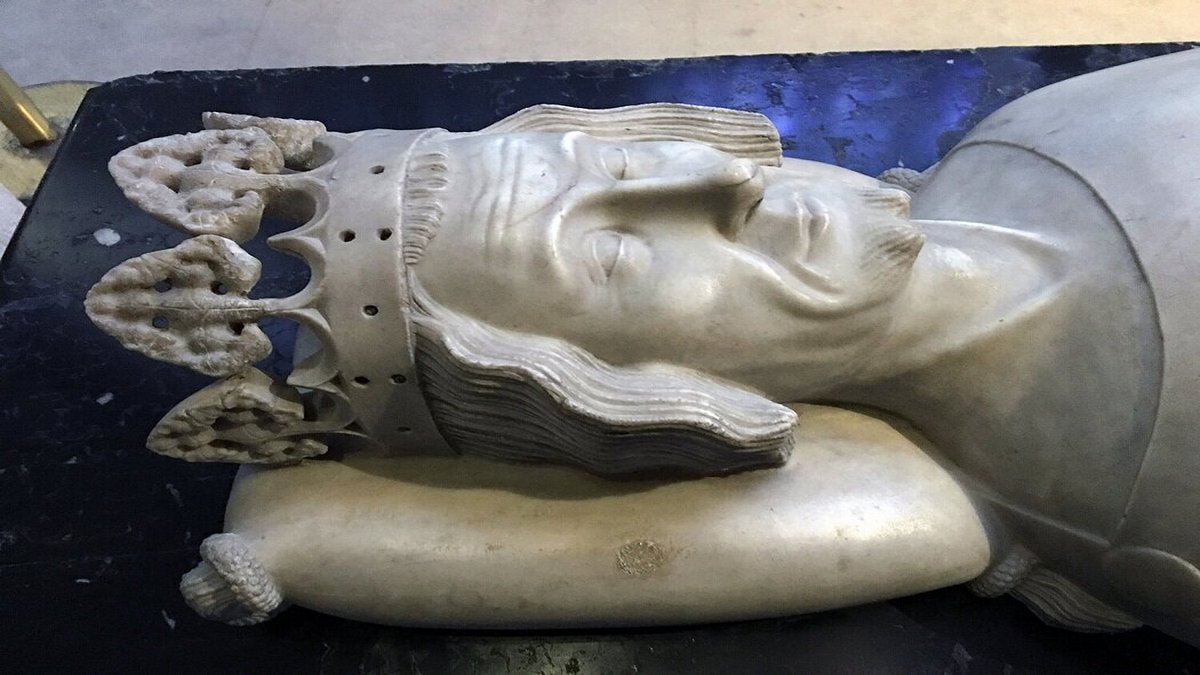 Почему гробница киликийского короля Левона V находится в аббатстве Сен-Дени