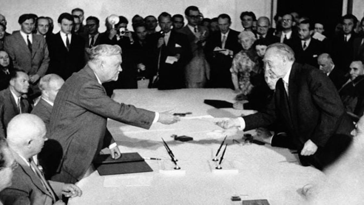 Вопрос Аденауэра Молотову: "Кто пожимал руку Гитлеру - вы или я?"