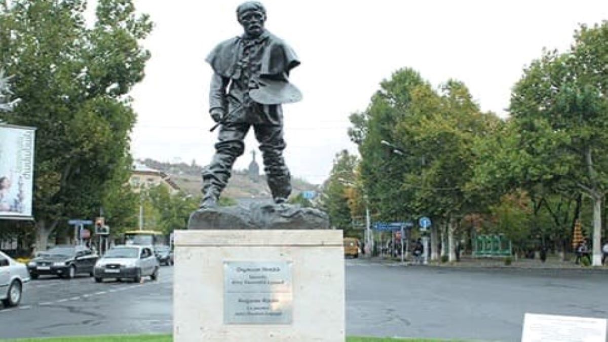 Статуя Жюля Бастьена-Лепажа в Ереване