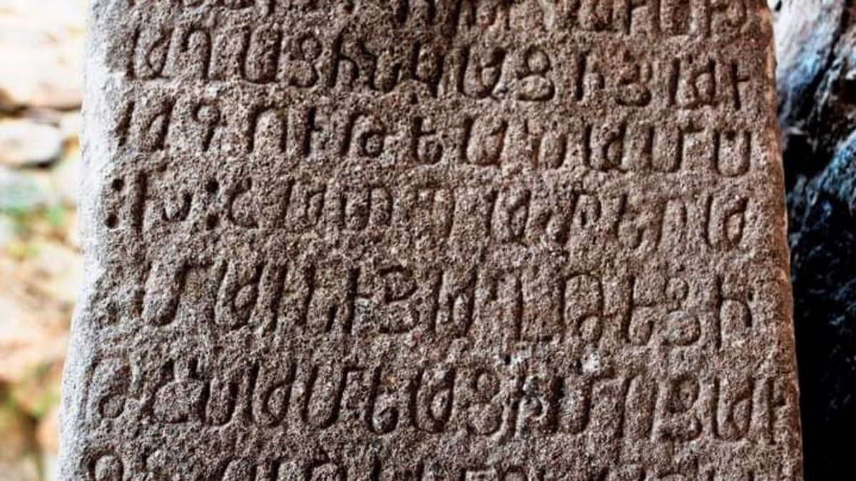 В Дадиванке 200 надписей и все на армянском