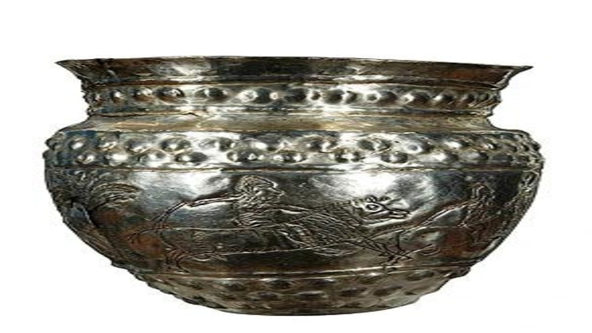 Древний серебряный кубок из Лори Берд, Армения