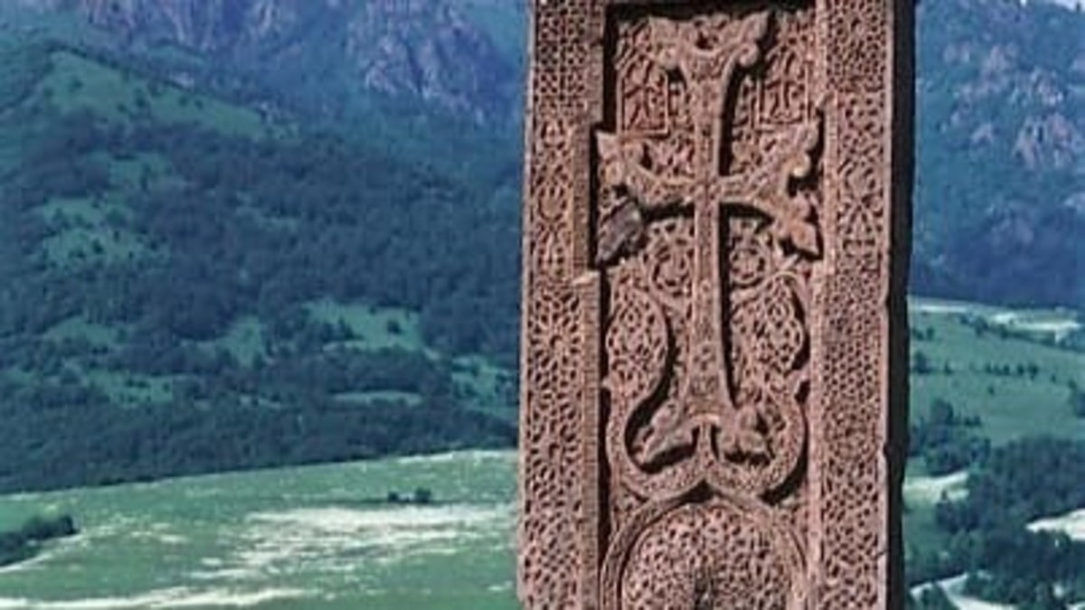 Вневременное свидетельство: Сирун Хач Хачкар XIII века из Дсеха