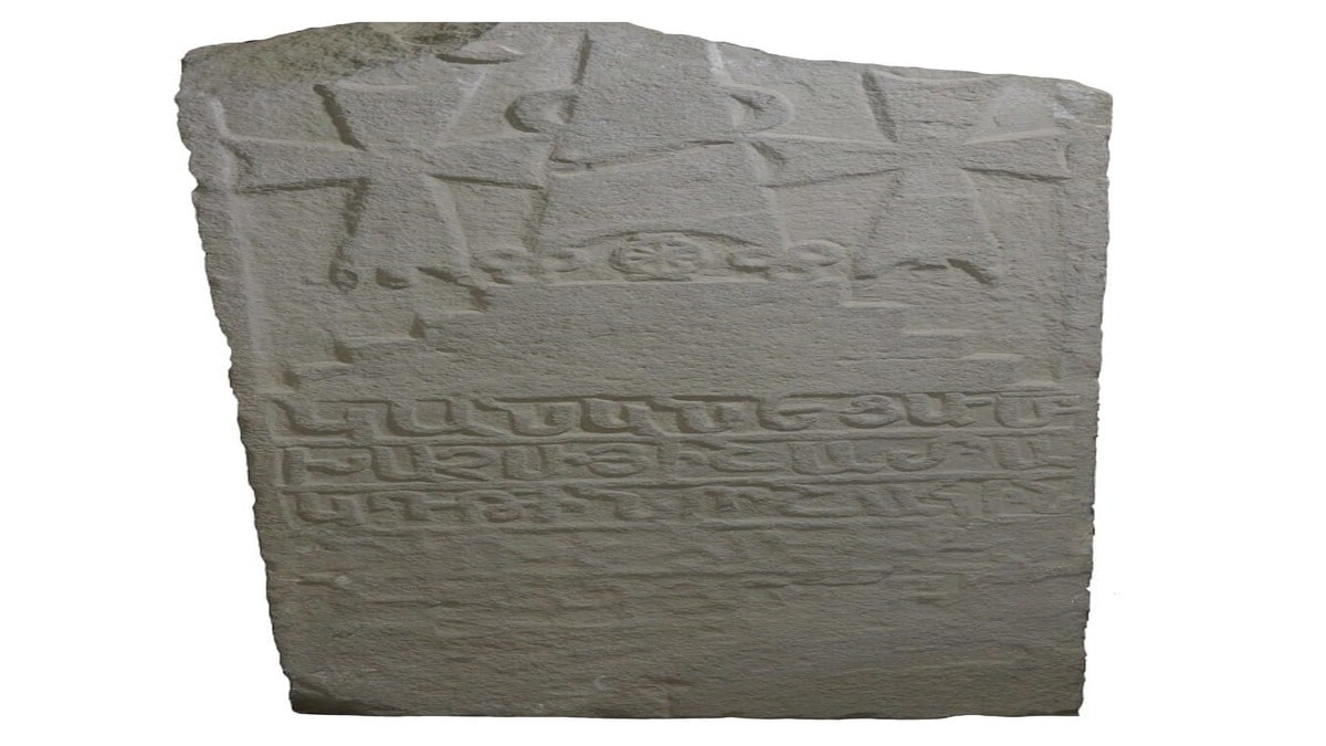 Хачкар XIV века: Армянская реликвия в крепости Судак, Крым